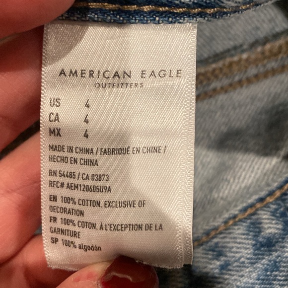 American Eagle Ripped/Distressed Jean Shorts Size 4 - Picture 9 of 9